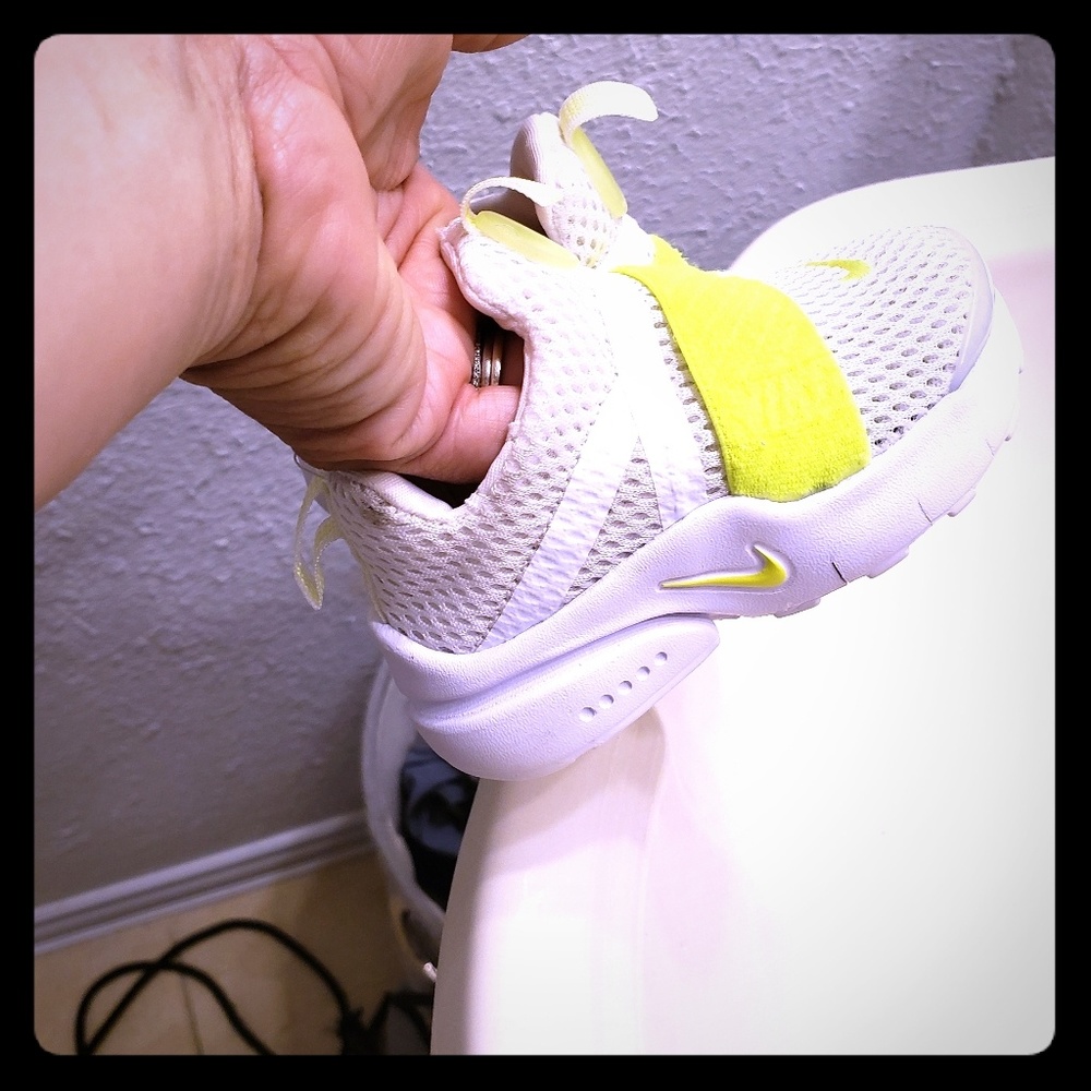 Nike Neon yellow shoes, gently used